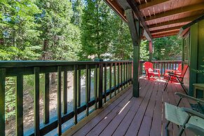 Cimarron Lodge Retreat With 3 Decks & Grill!