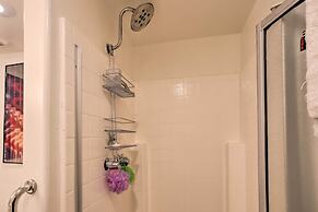 Delightful Family Cabin: Walk to Lake Gregory!