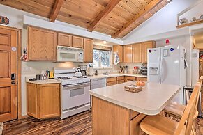 Delightful Family Cabin: Walk to Lake Gregory!