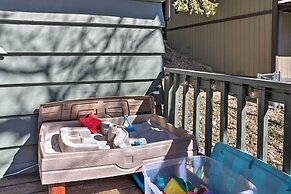 Delightful Family Cabin: Walk to Lake Gregory!