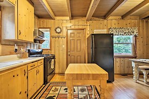 Vintage 'snow White' Cottage ~ 2 Miles to Village!