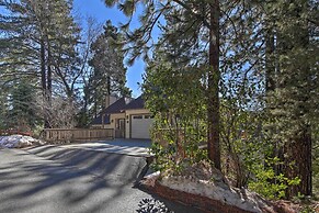 Sugar Bear Lodge w/ Game Room - 5 Mi to Village!