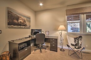 Sugar Bear Lodge w/ Game Room - 5 Mi to Village!