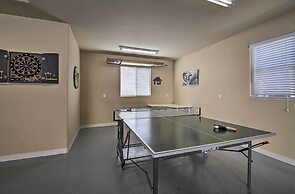 Sugar Bear Lodge w/ Game Room - 5 Mi to Village!