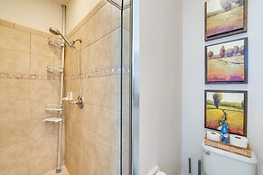 6 Mi to Disney: Lakefront Reunion Resort Home