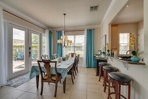 6 Mi to Disney: Lakefront Reunion Resort Home