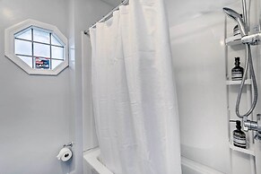 Downtown Brockton Apt < 1 Mi to Local Dining