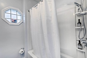 Downtown Brockton Apt < 1 Mi to Local Dining