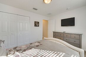 5 Mi to Disney: Emerald Island Poolside Retreat