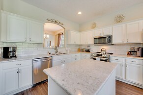 5 Mi to Disney: Emerald Island Poolside Retreat