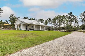 Trendy Palm City Cottage w/ Porch on 5 Acres!