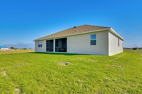 Screened-in Patio & Grill: Cape Coral Retreat