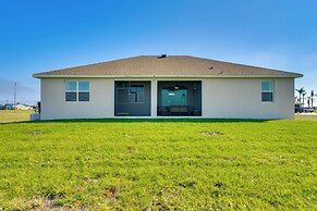 Screened-in Patio & Grill: Cape Coral Retreat