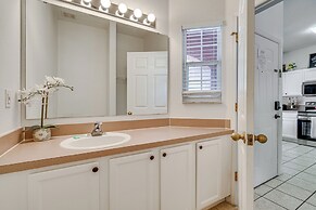 Patio + Pool Access: Townhome < 9 Mi to Disney!