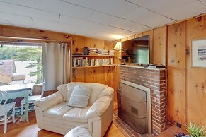 Rustic Berkshires Cottage at Lake Buel w/ Kayaks!