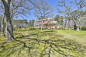 Peaceful Chilmark Farmhouse by Menemsha Beach