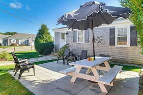 Steps to Eats & Craigville Beach! Cape Cod Cottage