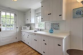 Modern Cape Cod Cottage: Walk to Craigville Beach