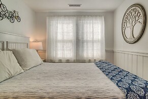 Steps to Eats & Craigville Beach! Cape Cod Cottage