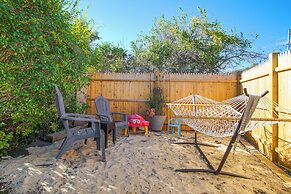 Steps to Eats & Craigville Beach! Cape Cod Cottage