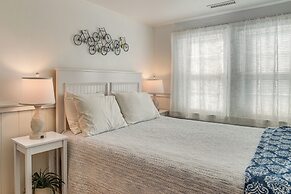 Steps to Eats & Craigville Beach! Cape Cod Cottage