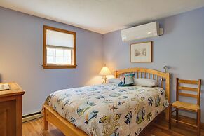 3 Mi to Beach & Town: Martha's Vineyard Home