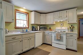 3 Mi to Beach & Town: Martha's Vineyard Home