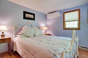3 Mi to Beach & Town: Martha's Vineyard Home