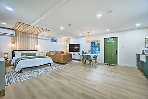 Cozy Brandon Guest Studio w/ Pool & Hot Tub!