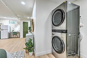 Cozy Brandon Guest Studio w/ Pool & Hot Tub!