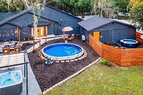 Cozy Brandon Guest Studio w/ Pool & Hot Tub!