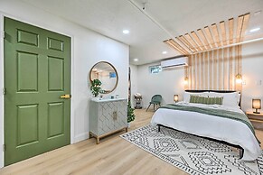 Cozy Brandon Guest Studio w/ Pool & Hot Tub!