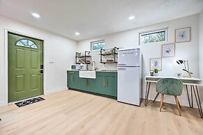 Cozy Brandon Guest Studio w/ Pool & Hot Tub!