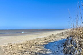 Ocean-view Saint Helena Island Condo - Pool Access