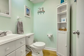 Ocean-view Saint Helena Island Condo - Pool Access