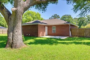 Dog-friendly Pensacola Duplex ~ 7 Mi to Downtown