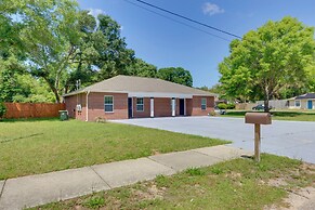 Dog-friendly Pensacola Duplex ~ 7 Mi to Downtown