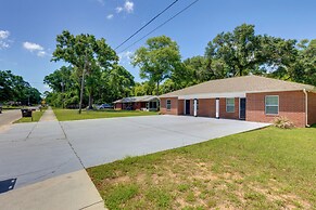 Dog-friendly Pensacola Duplex ~ 7 Mi to Downtown