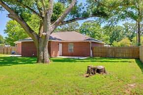 Dog-friendly Pensacola Duplex ~ 7 Mi to Downtown