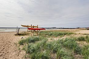 Walk to Beach: Gem w/ Patio & BBQ in Provincetown