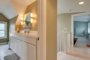 Walk to Beach: Gem w/ Patio & BBQ in Provincetown