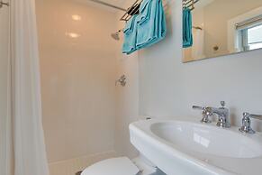 Walk to Beach: Gem w/ Patio & BBQ in Provincetown