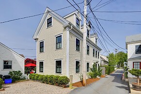 Walk to Beach: Gem w/ Patio & BBQ in Provincetown