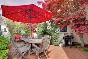 Walk to Beach: Gem w/ Patio & BBQ in Provincetown
