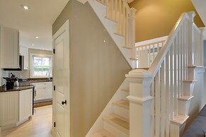 Walk to Beach: Gem w/ Patio & BBQ in Provincetown