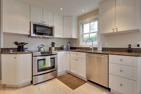 Walk to Beach: Gem w/ Patio & BBQ in Provincetown