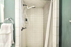 Bayfront Retreat w/ Game Room + Outdoor Pool!