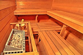 Cozy Home w/ Sauna: Mins to Stowe Mountain Resort