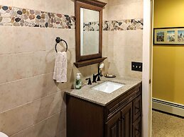 Cozy Home w/ Sauna: Mins to Stowe Mountain Resort