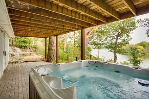 Cozy Plymouth Cottage w/ Medicine Lake View!